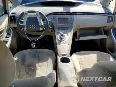 Zdjęcie 8 z 12 samochodu: 2013 TOYOTA PRIUS TWO VIN:JTDKN3DU8D1624511 - miniatura