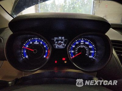 Zdjęcie 9 z 12 samochodu: 2014 HYUNDAI ELANTRA LIMITED VIN:5NPDH4AE9EH513477 - miniatura