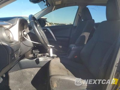 Zdjęcie 7 z 14 samochodu: 2018 TOYOTA RAV4 XLE VIN:JTMWFREV5JD132392 - miniatura