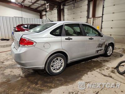 Trzecie zdjęcie samochodu z tyłu: 2010 FORD FOCUS SE VIN:1FAHP3FN2AW144589 - miniatura