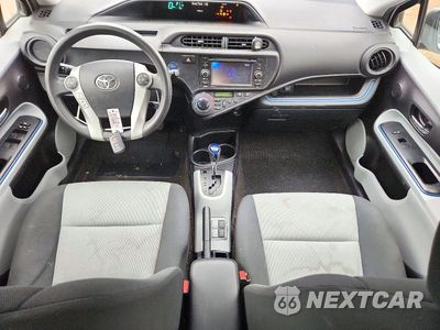 Zdjęcie 8 z 12 samochodu: 2013 TOYOTA PRIUS C THREE VIN:JTDKDTB35D1058871 - miniatura