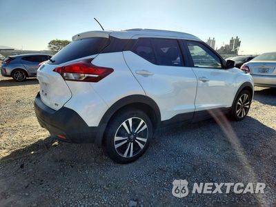Trzecie zdjęcie samochodu z tyłu: 2018 NISSAN KICKS SV VIN:3N1CP5CU7JL542904 - miniatura
