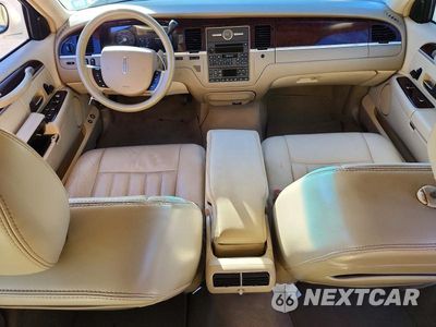 Zdjęcie 8 z 12 samochodu: 2007 LINCOLN TOWN CAR SIGNATURE VIN:1LNHM81WX7Y624209 - miniatura