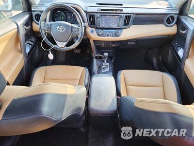 Zdjęcie 8 z 13 samochodu: 2017 TOYOTA RAV4 HV LIMITED VIN:JTMDJREV0HD110039 - miniatura