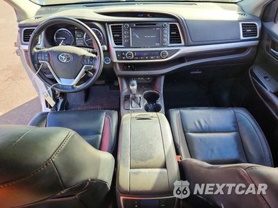 Zdjęcie 8 z 12 samochodu: 2019 TOYOTA HIGHLANDER HYBRID XLE VIN:5TDJGRFH0KS066923 - miniatura
