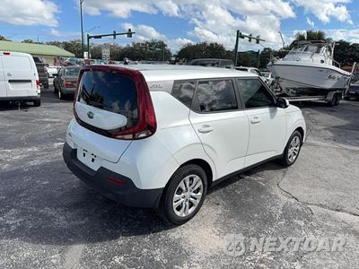 Czwarte zdjęcie samochodu z boku: 2020 KIA SOUL LX VIN:KNDJ23AU9L7724007 - miniatura