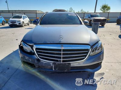 Piąte zdjęcie samochodu w środku: 2019 MERCEDES-BENZ E 300 4MATIC VIN:WDDZF4KBXKA545914 - miniatura