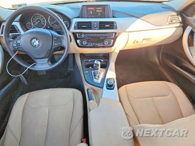 Zdjęcie 8 z 12 samochodu: 2018 BMW 320 XI VIN:WBA8E5G5XJNU46810 - miniatura