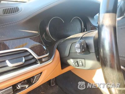 Zdjęcie 9 z 12 samochodu: 2019 BMW 740 I VIN:WBA7E2C54KB454002 - miniatura