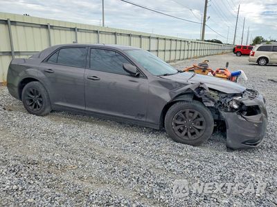 Czwarte zdjęcie samochodu z boku: 2015 CHRYSLER 300 LIMITED VIN:2C3CCAAG5FH930670 - miniatura