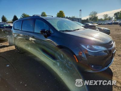 Czwarte zdjęcie samochodu z boku: 2019 CHRYSLER PACIFICA TOURING PLUS VIN:2C4RC1FG0KR574650 - miniatura