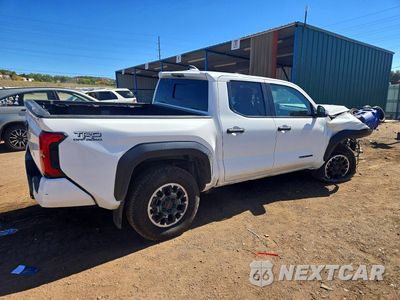 Trzecie zdjęcie samochodu z tyłu: 2024 TOYOTA TACOMA TRD OFF-ROAD VIN:3TYLB5JN7RT008450 - miniatura