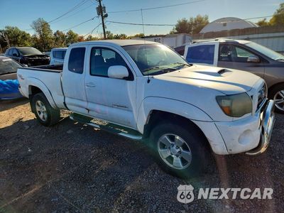 Czwarte zdjęcie samochodu z boku: 2010 TOYOTA TACOMA V6 VIN:5TEUU4EN6AZ689643 - miniatura