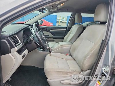 Zdjęcie 7 z 13 samochodu: 2016 TOYOTA HIGHLANDER LE VIN:5TDBKRFH3GS248156 - miniatura