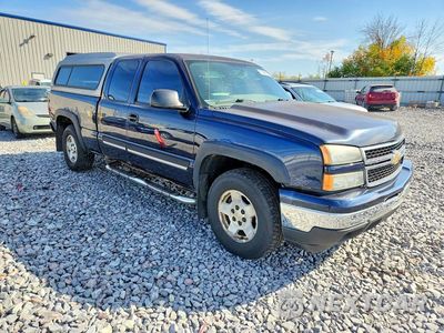 Czwarte zdjęcie samochodu z boku: 2006 CHEVROLET SILVERADO 1500 VIN:1GCEK19Z86Z178766 - miniatura