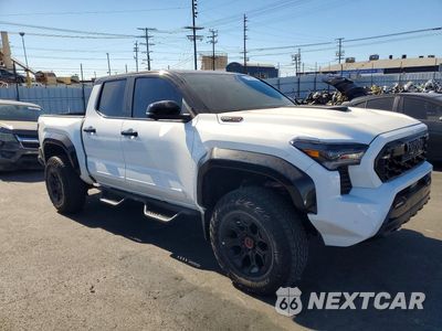 Czwarte zdjęcie samochodu z boku: 2025 TOYOTA TACOMA TRD PRO HV VIN:3TYLC5LN9ST038145 - miniatura