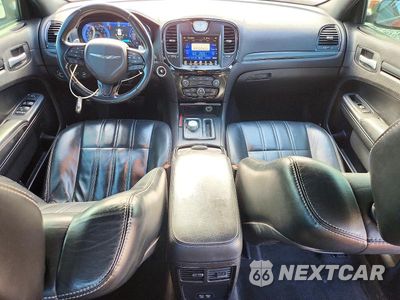 Zdjęcie 8 z 12 samochodu: 2016 CHRYSLER 300 S VIN:2C3CCAGG3GH182736 - miniatura
