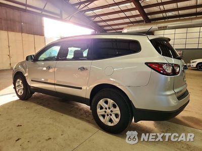 Drugie zdjęcie samochodu z przodu: 2017 CHEVROLET TRAVERSE LS VIN:1GNKRFED9HJ327216 - miniatura