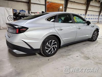 Trzecie zdjęcie samochodu z tyłu: 2026 HYUNDAI SONATA HYBRID BLUE VIN:KMHL24JJ4TA173858 - miniatura