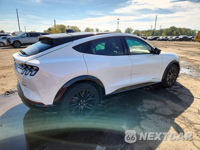 Trzecie zdjęcie samochodu z tyłu: 2025 FORD MUSTANG MACH-E PREMIUM VIN:3FMTK3SU6SMA31824 - miniatura