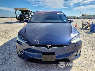 Piąte zdjęcie samochodu w środku: 2017 TESLA MODEL X VIN:5YJXCBE23HF049959 - miniatura
