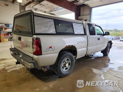 Trzecie zdjęcie samochodu z tyłu: 2004 CHEVROLET SILVERADO K1500 VIN:1GCEK19T04E324013 - miniatura