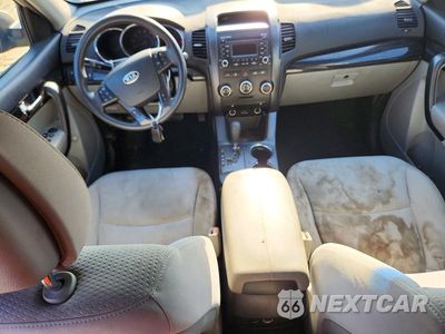 Zdjęcie 8 z 13 samochodu: 2011 KIA SORENTO LX VIN:5XYKT4A13BG038852 - miniatura