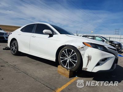 Czwarte zdjęcie samochodu z boku: 2020 TOYOTA CAMRY SE VIN:4T1G11BK0LU004543 - miniatura