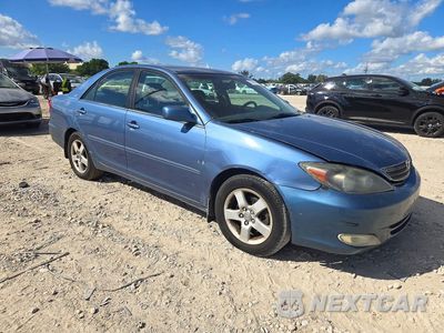 Czwarte zdjęcie samochodu z boku: 2004 TOYOTA CAMRY SE V6 VIN:4T1BA32K64U027011 - miniatura