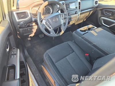 Zdjęcie 8 z 12 samochodu: 2017 NISSAN TITAN SV VIN:1N6AA1R83HN549316 - miniatura
