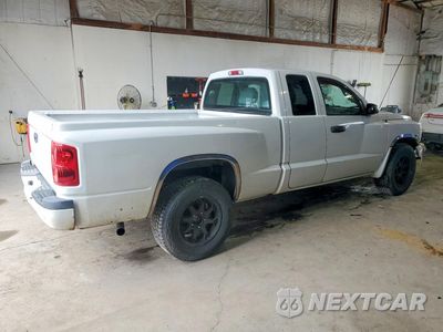Trzecie zdjęcie samochodu z tyłu: 2011 DODGE DAKOTA SLT VIN:1D7RE3BK2BS581815 - miniatura