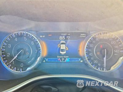 Zdjęcie 9 z 12 samochodu: 2015 CHRYSLER 200 C VIN:1C3CCCCG1FN501803 - miniatura