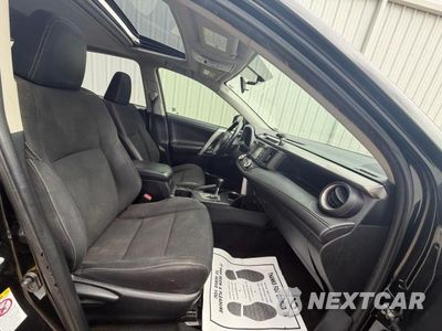 Piąte zdjęcie samochodu w środku: 2016 TOYOTA RAV4 HV XLE VIN:JTMRJREV9GD040528 - miniatura
