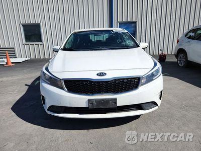 Piąte zdjęcie samochodu w środku: 2018 KIA FORTE LX VIN:3KPFK4A72JE205626 - miniatura