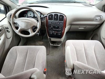 Zdjęcie 8 z 13 samochodu: 2001 CHRYSLER TOWN & COUNTRY LX VIN:2C8GP44311R419132 - miniatura