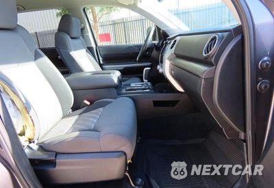 Piąte zdjęcie samochodu w środku: 2021 TOYOTA TUNDRA CREWMAX SR5 VIN:5TFEY5F11MX286675 - miniatura