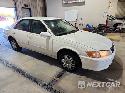 Czwarte zdjęcie samochodu z boku: 2000 TOYOTA CAMRY LE VIN:4T1BG22K2YU972004 - miniatura