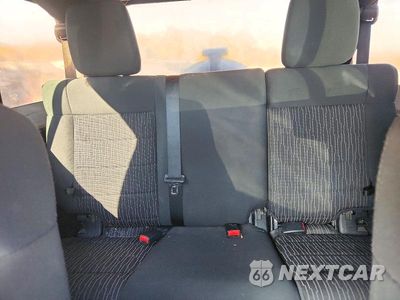 Zdjęcie 10 z 13 samochodu: 2012 JEEP WRANGLER UNLIMITED SAHARA VIN:1C4BJWEG9CL133325 - miniatura
