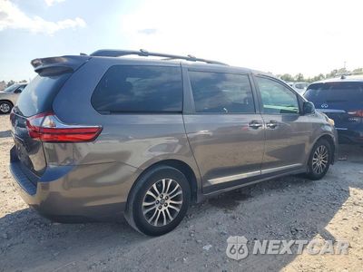 Trzecie zdjęcie samochodu z tyłu: 2019 TOYOTA SIENNA XLE 8-PASSENGER VIN:5TDYZ3DC1KS966971 - miniatura
