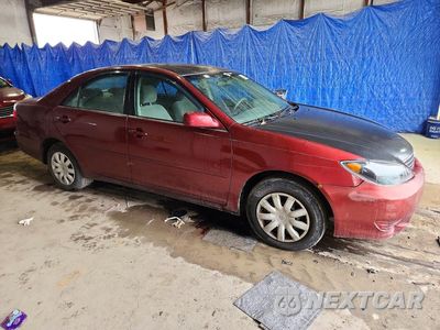 Czwarte zdjęcie samochodu z boku: 2005 TOYOTA CAMRY LE VIN:4T1BE30K85U005438 - miniatura