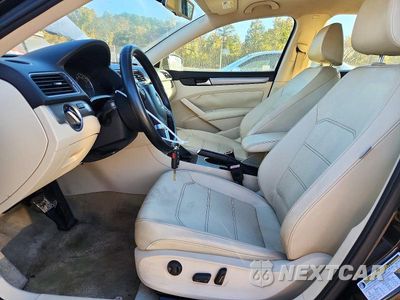 Zdjęcie 7 z 12 samochodu: 2014 VOLKSWAGEN PASSAT SE VIN:1VWBN7A3XEC065422 - miniatura