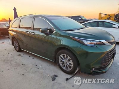 Czwarte zdjęcie samochodu z boku: 2026 TOYOTA SIENNA XLE 8-PASSENGER VIN:5TDYRKEC3TS310748 - miniatura
