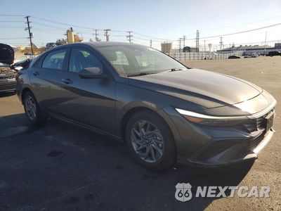 Czwarte zdjęcie samochodu z boku: 2024 HYUNDAI ELANTRA SEL VIN:KMHLM4DG9RU730863 - miniatura