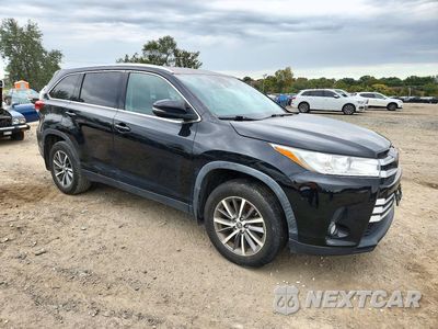 Czwarte zdjęcie samochodu z boku: 2019 TOYOTA HIGHLANDER XLE VIN:5TDJZRFH8KS619943 - miniatura