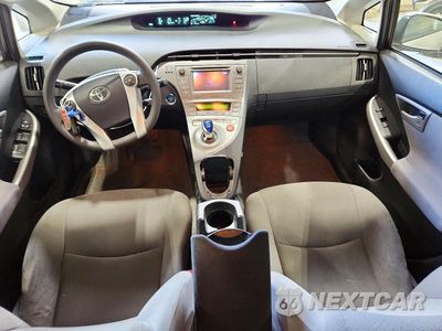 Zdjęcie 8 z 12 samochodu: 2013 TOYOTA PRIUS THREE VIN:JTDKN3DU8D5629670 - miniatura
