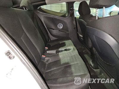 Zdjęcie 10 z 12 samochodu: 2015 HYUNDAI VELOSTER BASE VIN:KMHTC6AD6FU244760 - miniatura