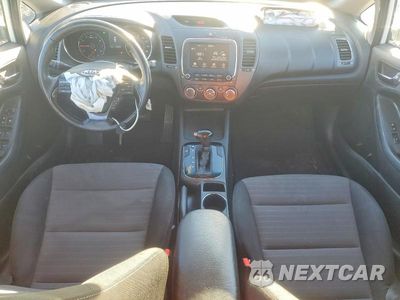Zdjęcie 8 z 12 samochodu: 2017 KIA FORTE S VIN:3KPFL4A74HE026592 - miniatura