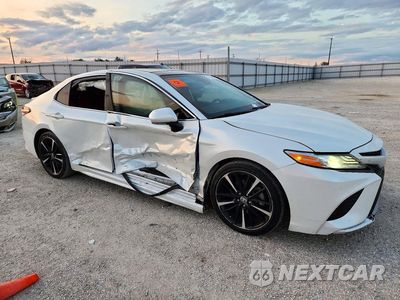 Czwarte zdjęcie samochodu z boku: 2020 TOYOTA CAMRY XSE VIN:4T1K61AK0LU986569 - miniatura