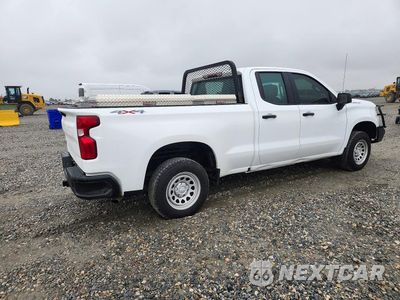 Trzecie zdjęcie samochodu z tyłu: 2021 CHEVROLET SILVERADO K1500 VIN:1GCRYAEH4MZ299434 - miniatura