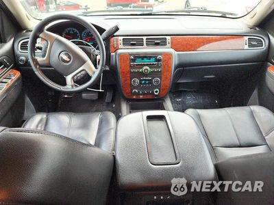 Zdjęcie 8 z 13 samochodu: 2013 CHEVROLET SUBURBAN K1500 LT VIN:1GNSKJE72DR305958 - miniatura